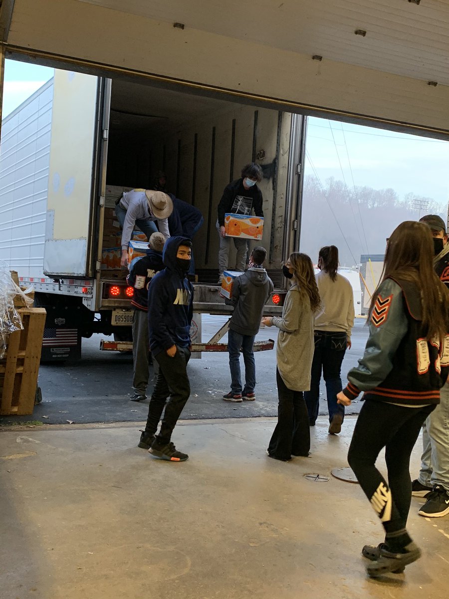 switzcoffa's tweet photo. #switzcoffa chapter unloading the 2020 annual fruit fundraiser truck! Thanks to all who supported our chapter this year! https://t.co/zz7sxOi9tx