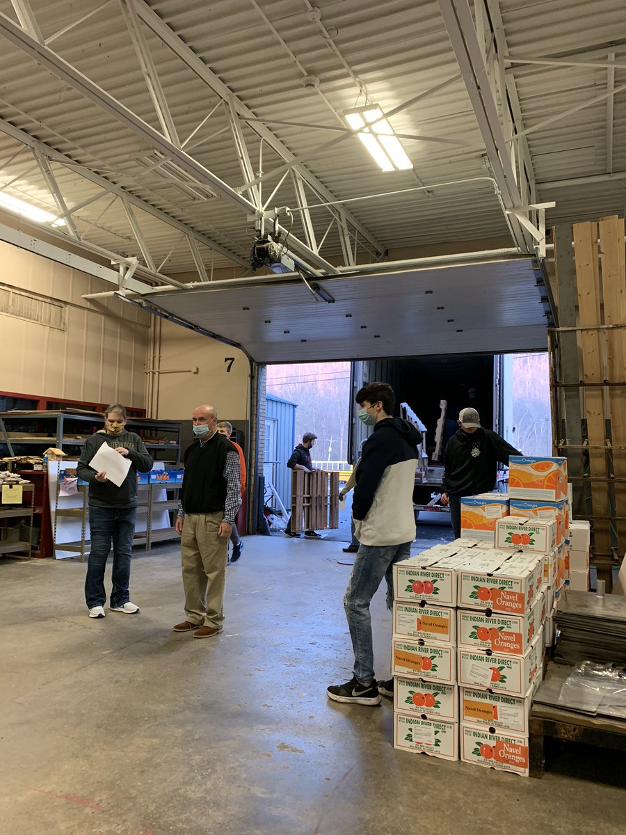 switzcoffa's tweet photo. #switzcoffa chapter unloading the 2020 annual fruit fundraiser truck! Thanks to all who supported our chapter this year! https://t.co/zz7sxOi9tx