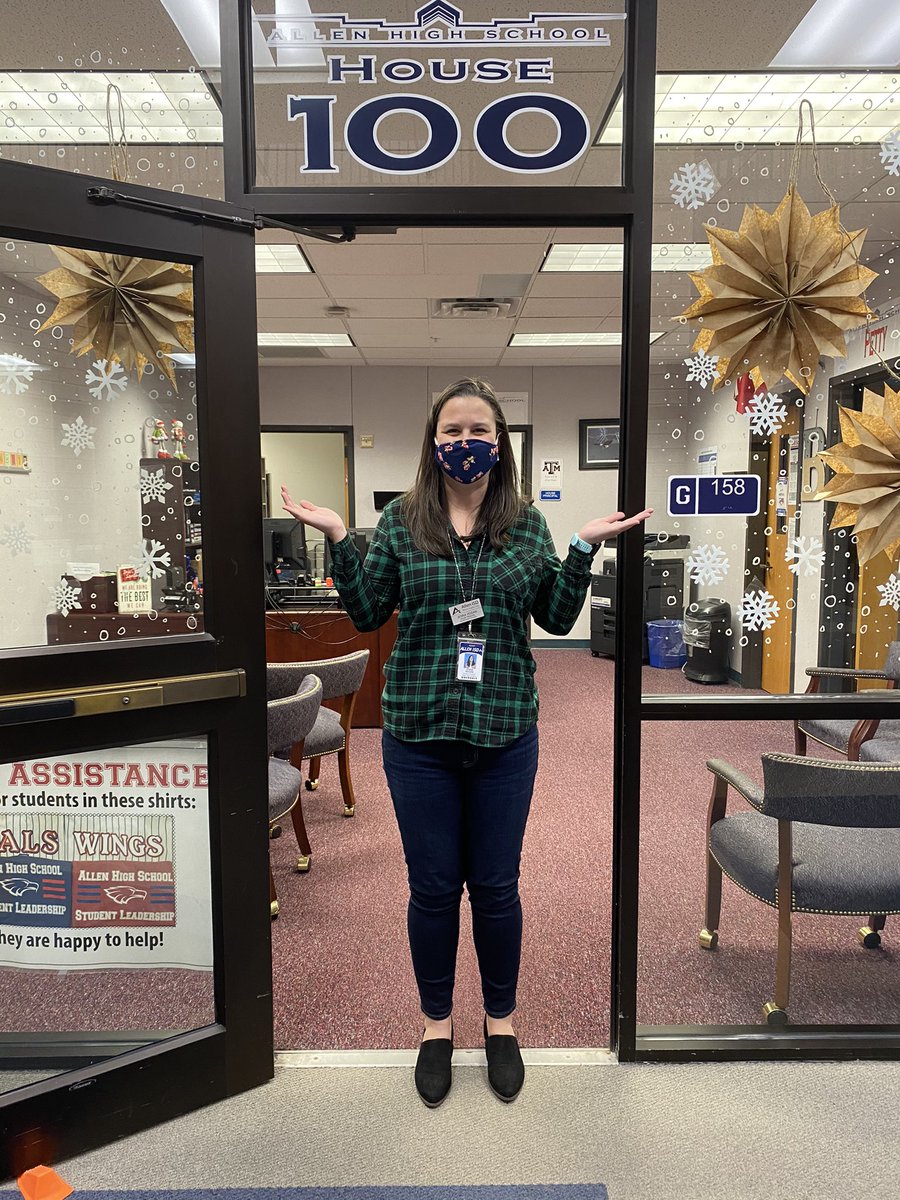 AHSHouse100's tweet photo. Big thank you to @AHSHouse600 for helping with our snowy decor! It made flannel day feel extra cozy! @AllenHS_Eagles #12daysoffun https://t.co/FJKJZQHAGw
