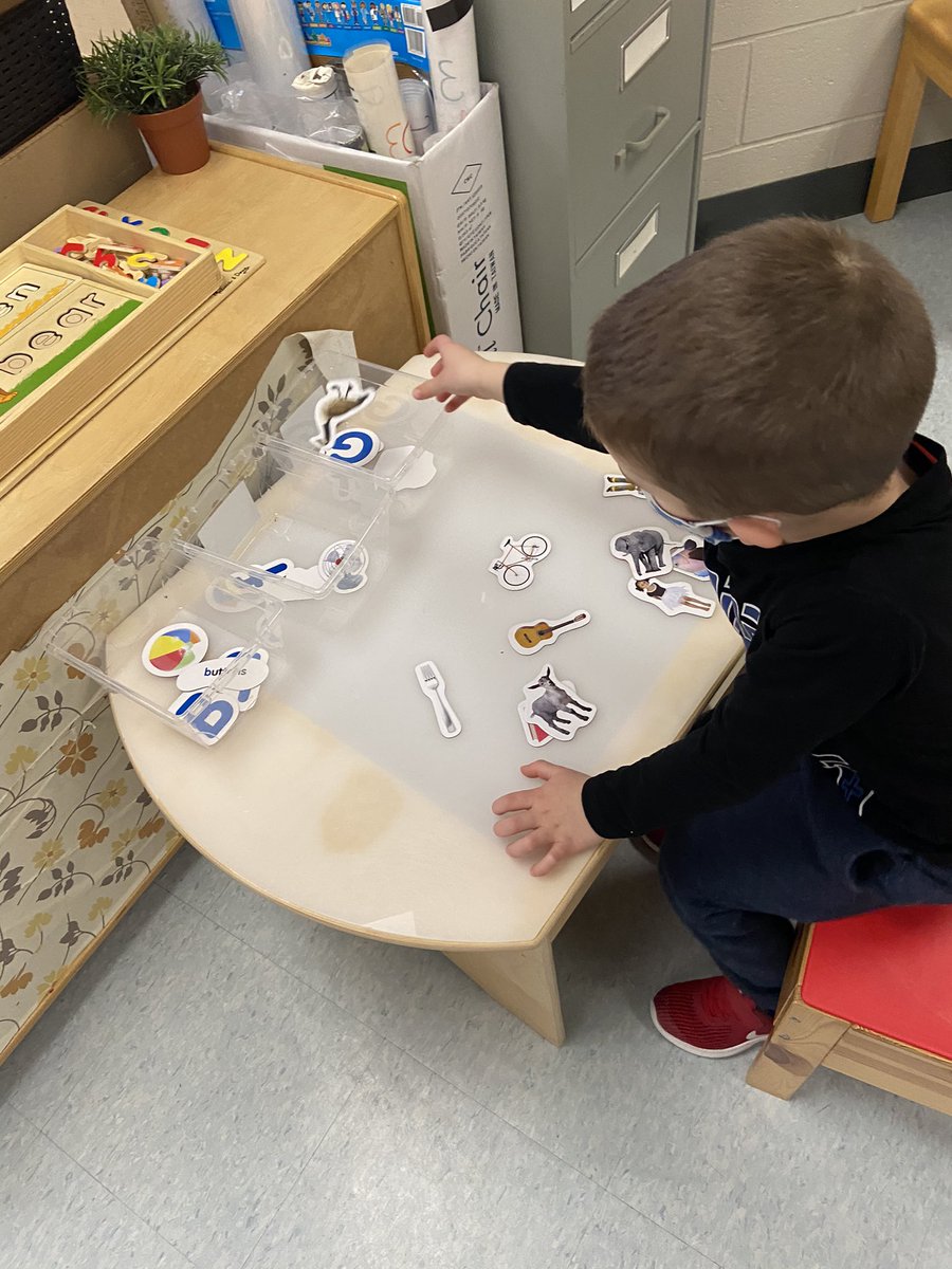 sjfgator's tweet image. Thanks to Ms. Denardis, Ms. Rebelo and our Kindergarten students for inviting Mr. Goodwin into your class to see how well you know your letters and sounds.  #WayToGrow #LiveLoveLearn