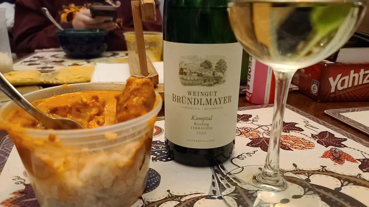 mdolan1's tweet photo. Austrian Reisling and Chicken Tiki Marsala....great pairing.  #fatirishwineguy #sommselect #Austrianreisling https://t.co/JSdQsoi1co