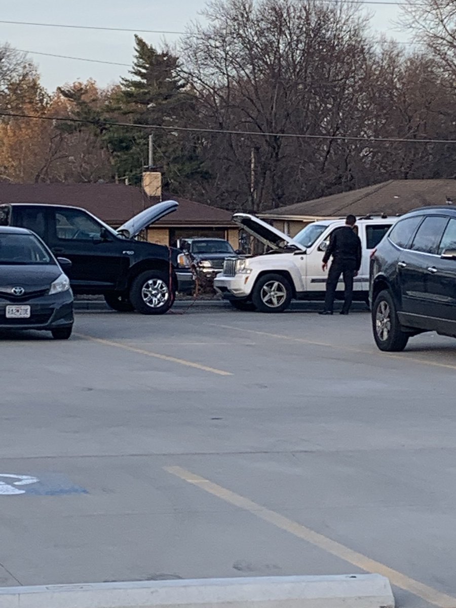 I love to see the good in this world! This is my principle <a href="/Neal_JohnsonISD/">Neal Johnson</a> always helping others through acts of kindness. He is a great example of service. I’m grateful to work at Cassell Park, we are a great team! #CPKnights #isdstrong