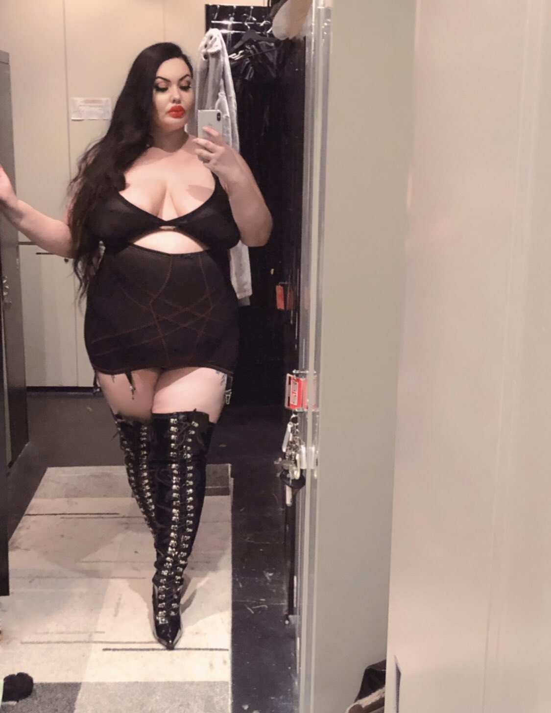 Mistress Austeria - Australian BBW Goddess on X: My weight is often  requested, which some may think is rude. Im honestly not in the slightest  bit bothered. I adore my big, heavy