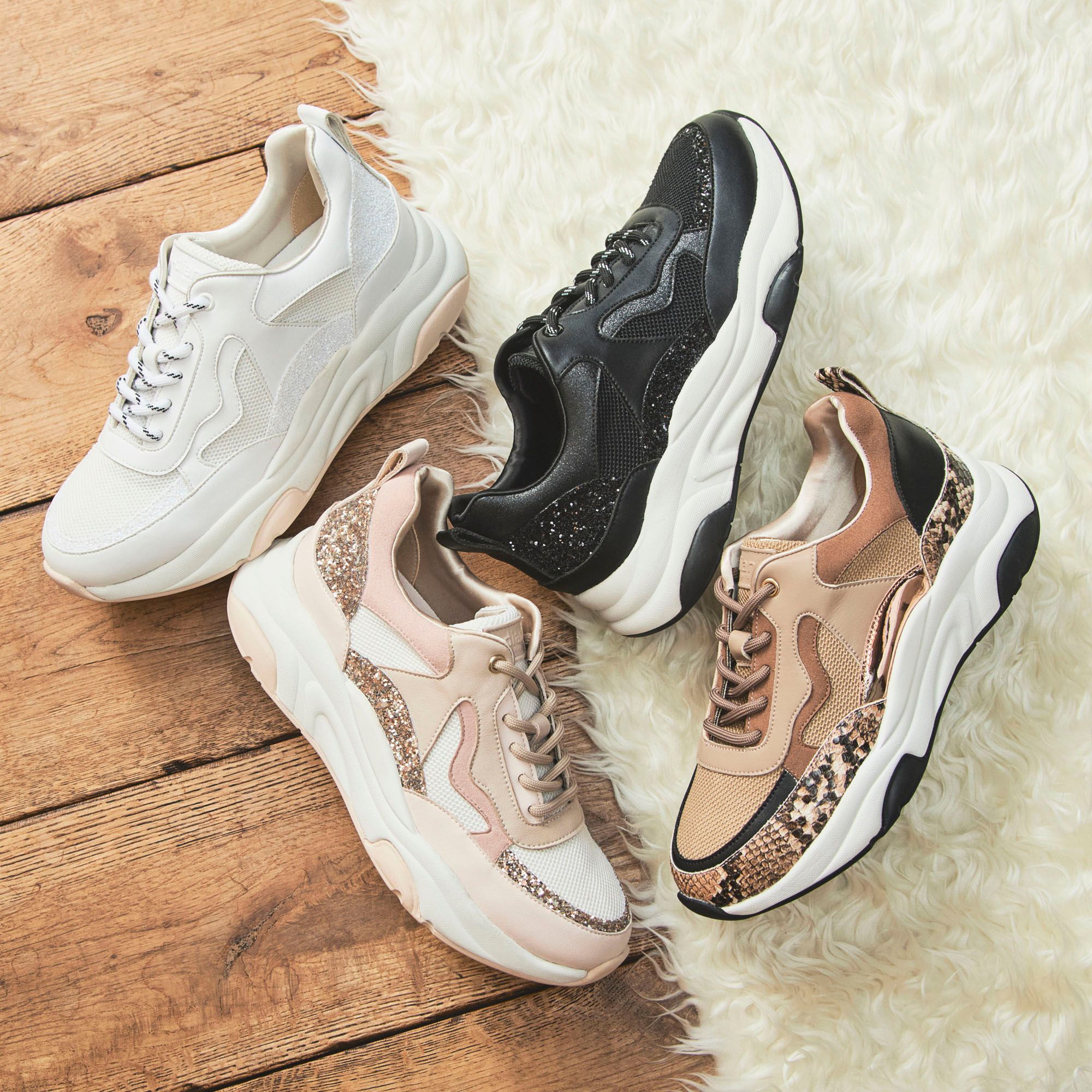 【極美品✨】DIANA 上質スエード　ブラウン　フラット　履きやすい プラスダイアナ ＋diana 【HIT ITEM！】美脚ダッドスニーカー