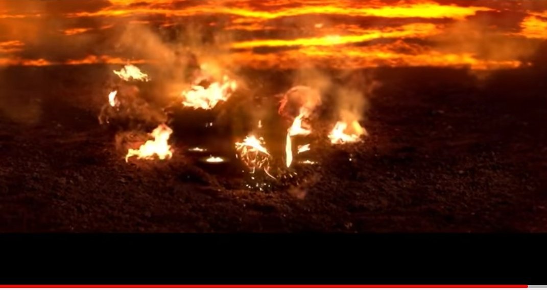JPoFresh's tweet photo. @tonydwagner Yeah if it's set 10 years after this happened and he suited up as Darth and started doing the voice, what exactly is Hayden Christensen going to do? Flashbacks? https://t.co/7as9EHf2kI