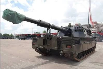 The Nigerian army acquired 35 Palmaria 155mm Self propelled howitzers from Italy in 1983.