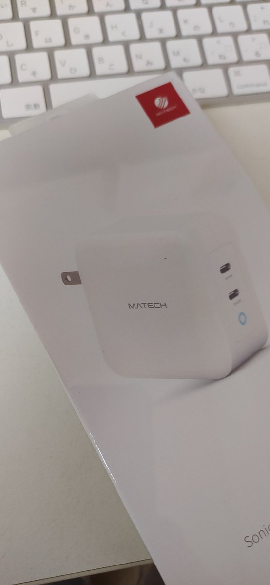FinalBooNM40's tweet photo. ノラ河童パイセンに教えてもらった窒化ガリウム充電器買ったので、実質ドン勝ということです、高いけど性能ゴイスー(*´ω｀*)
#RedMagic5s https://t.co/XIfFXDhPGB