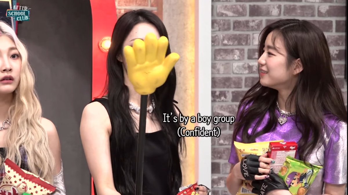 itzwooah's tweet photo. @arirang_ASC @wooah_nv As expected from our Leader Nana! She just blurted out with random answer just loke she did during the live show! The moment when she heard the song by a guy, she instantly answered with "It's by a boy group" 
#BehindASC #WOOAH_ASC #wooah @wooah_nv https://t.co/ZEvp7sUYt4