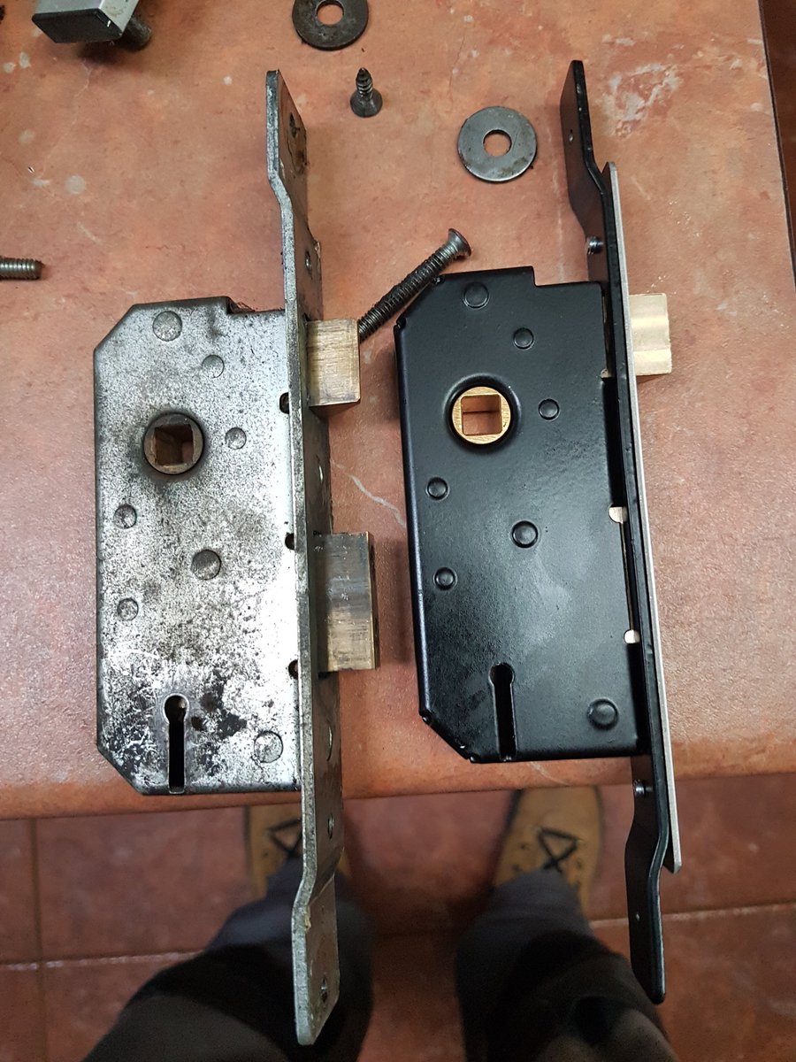 1stchoicelocks1's tweet photo. Old locks, no problem. We will always have a good go at repairing your faulty lock but rest assured that if it can't be repaired we will have a lock solution no matter the age of your door.
#Lockrepiars #Firstchoice #Exeter
#Emergencylocksmiths #24HR
🌐 https://t.co/PCzeLHc4Se https://t.co/87s2pEep5v
