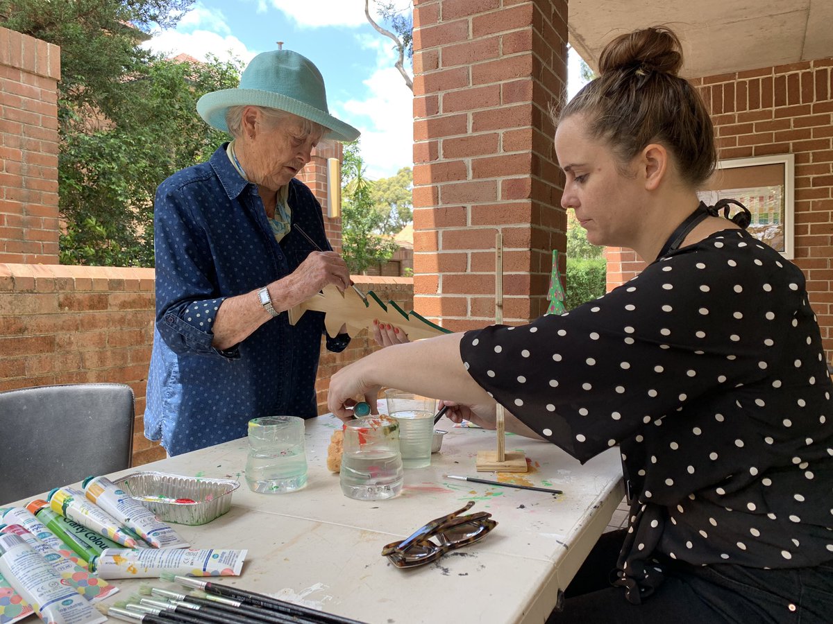 DarrenMartin01's tweet photo. Community Greening @RBGSydney and @SGCH_Ltd spent the day with northern region residents decorating Christmas trees prepared by #Tallowood Men’s Shed.
Lots of smiles and creative energy. 🎅🎄 https://t.co/FsqG1d0bxq