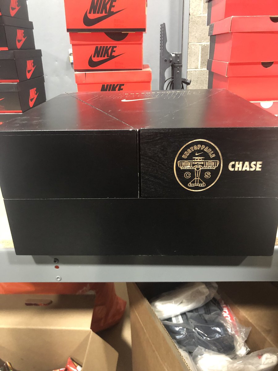 westntfy's tweet image. WestNotify members will have access to an EXCLUSIVE CHRISTMAS GIVEAWAY, for the 1/2 Doernbecher’s! 🤩

1 of 2 pairs in the world of these...🤭

Our members only receive the BEST! 🎁

RT this post to win a special prize! ♻️