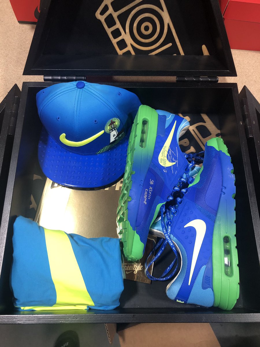 westntfy's tweet image. WestNotify members will have access to an EXCLUSIVE CHRISTMAS GIVEAWAY, for the 1/2 Doernbecher’s! 🤩

1 of 2 pairs in the world of these...🤭

Our members only receive the BEST! 🎁

RT this post to win a special prize! ♻️