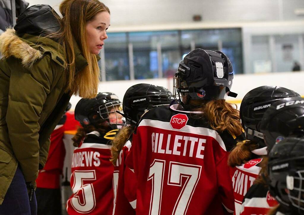 libbyroach1's tweet photo. We’d normally be in the middle of tourney time 💔 Really missing my girls, missing coaching, missing hockey 🥅 Can we all get jabbed in the arm now please? 🥺
.
#hockeymom #hockeycoach #tbt #wheelsnipecelly #reddevils #coachroach #girlshockey #hockeyisf… https://t.co/kBEEO7eW10 https://t.co/Ocw0DlV3qC