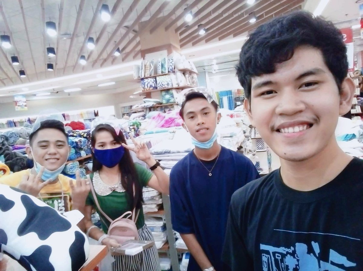 Claugene3's tweet photo. Cousins for life 🥰 https://t.co/cwjVezJh5W
