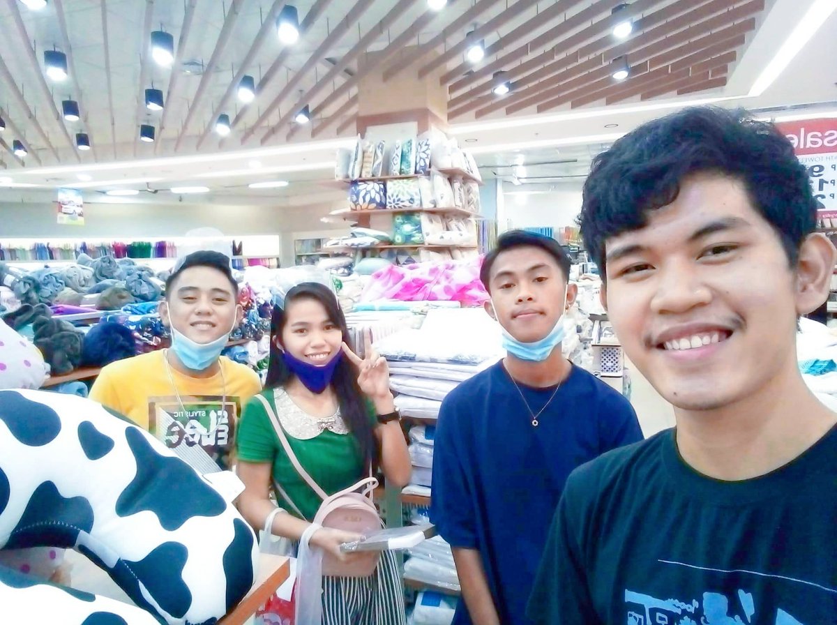 Claugene3's tweet photo. Cousins for life 🥰 https://t.co/cwjVezJh5W