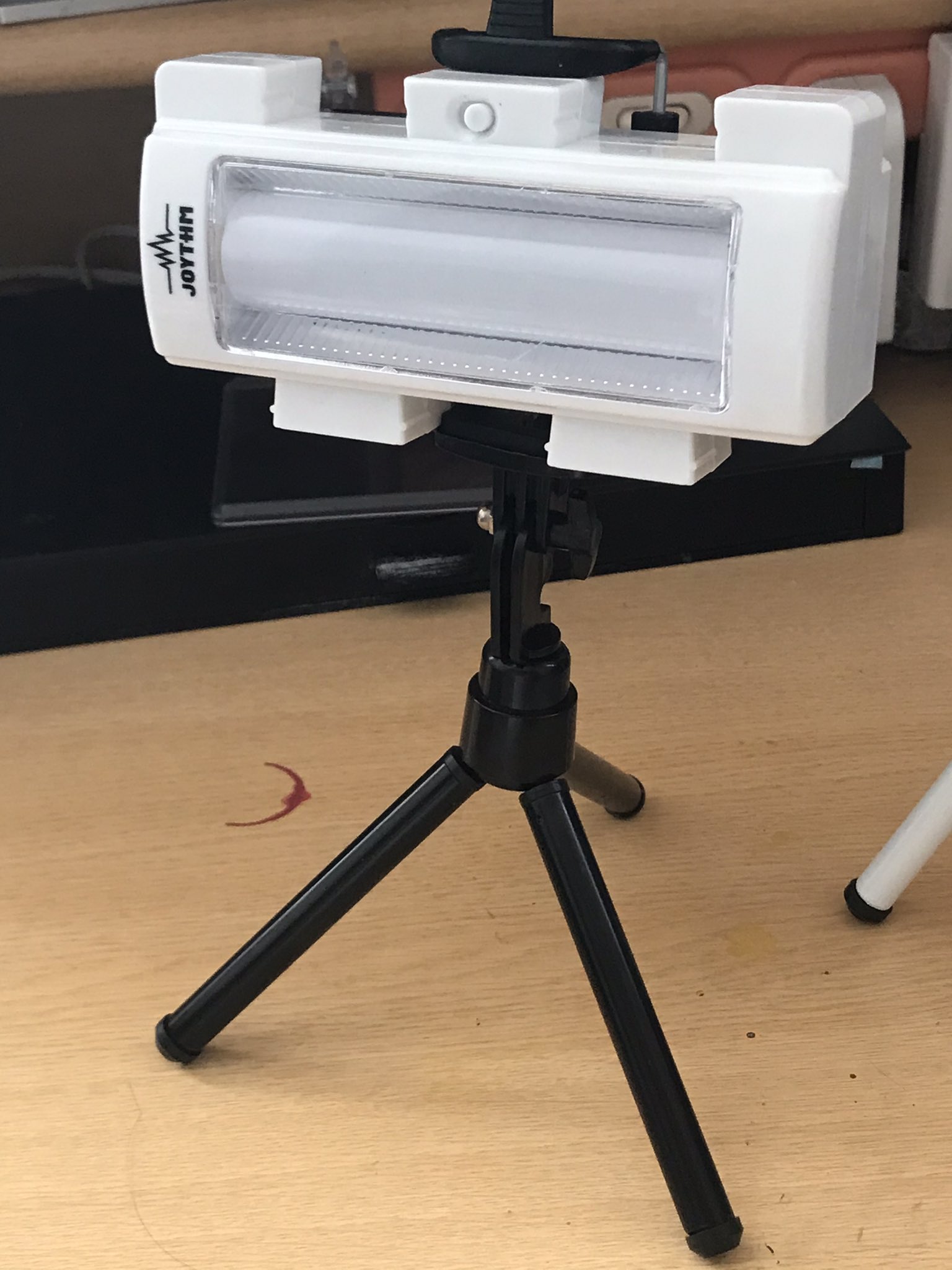 豚骨パスタ そういえばキャンドゥでスマホスタンドあったから試しに買ってみた ダイソーの100円三脚 スマホホルダー別売り と比べるとさらに作りはチャチ まあライトスタンドとして良いんで無いかな T Co Zn8bx5alfb Twitter
