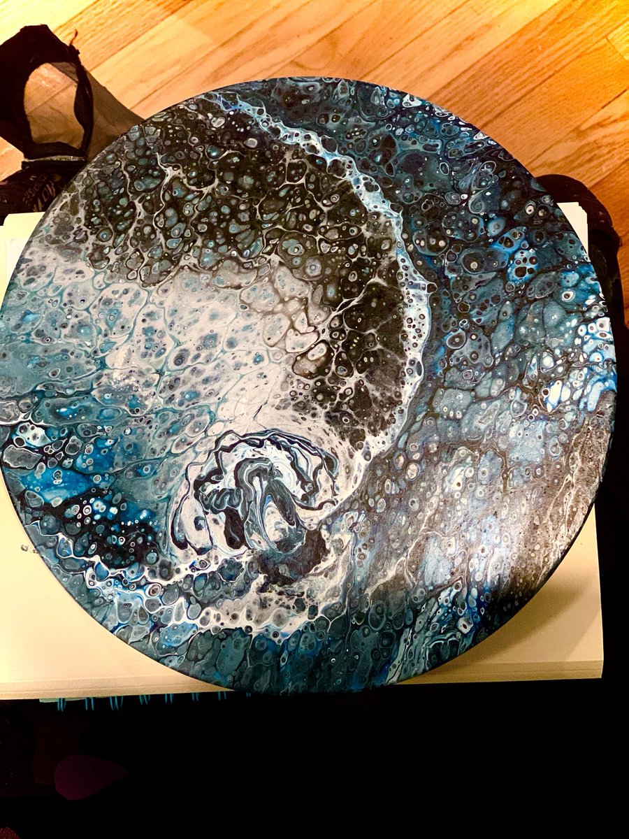 Newest wooden acrylic pour. I Used Dark blues, silver, white and black 💙 🖤 🤍 #acrylicpainting #paintpour #abstract #abstractart #painting #galaxy #galaxyart #circleart #acrylicpour