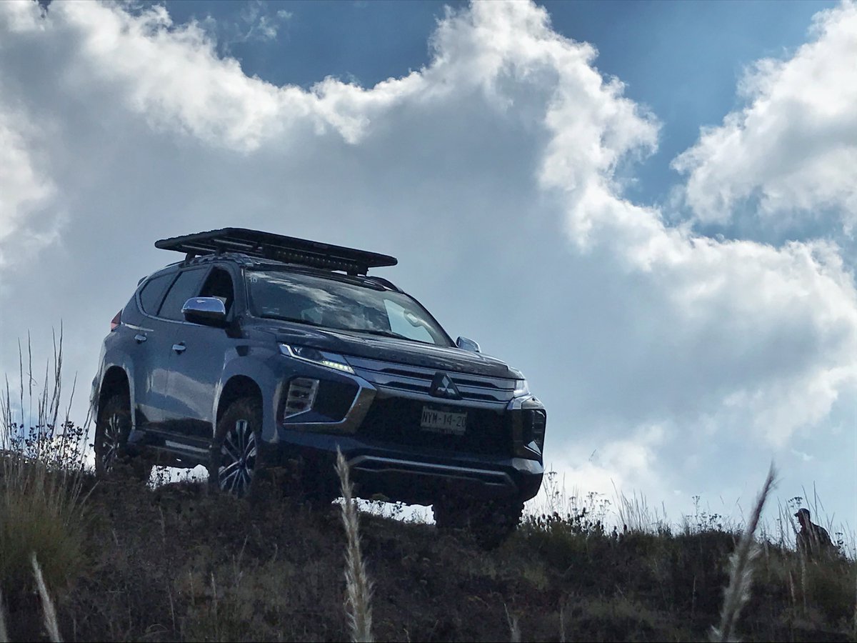 hablamosautos's tweet photo. ¿Cuál se llevarían a la montaña?
Aquí la comparativa entre la Mitsubishi Montero Sport 2019 vs 2020. Ambas igual de capaces en Off road, pero ahora la versión actual cuenta con el famoso #DynamicShield entre otros detalles.
Ustedes....¿con cuál se quedan? 😱🤔
@MitsubishiMex https://t.co/u17P91CLFR
