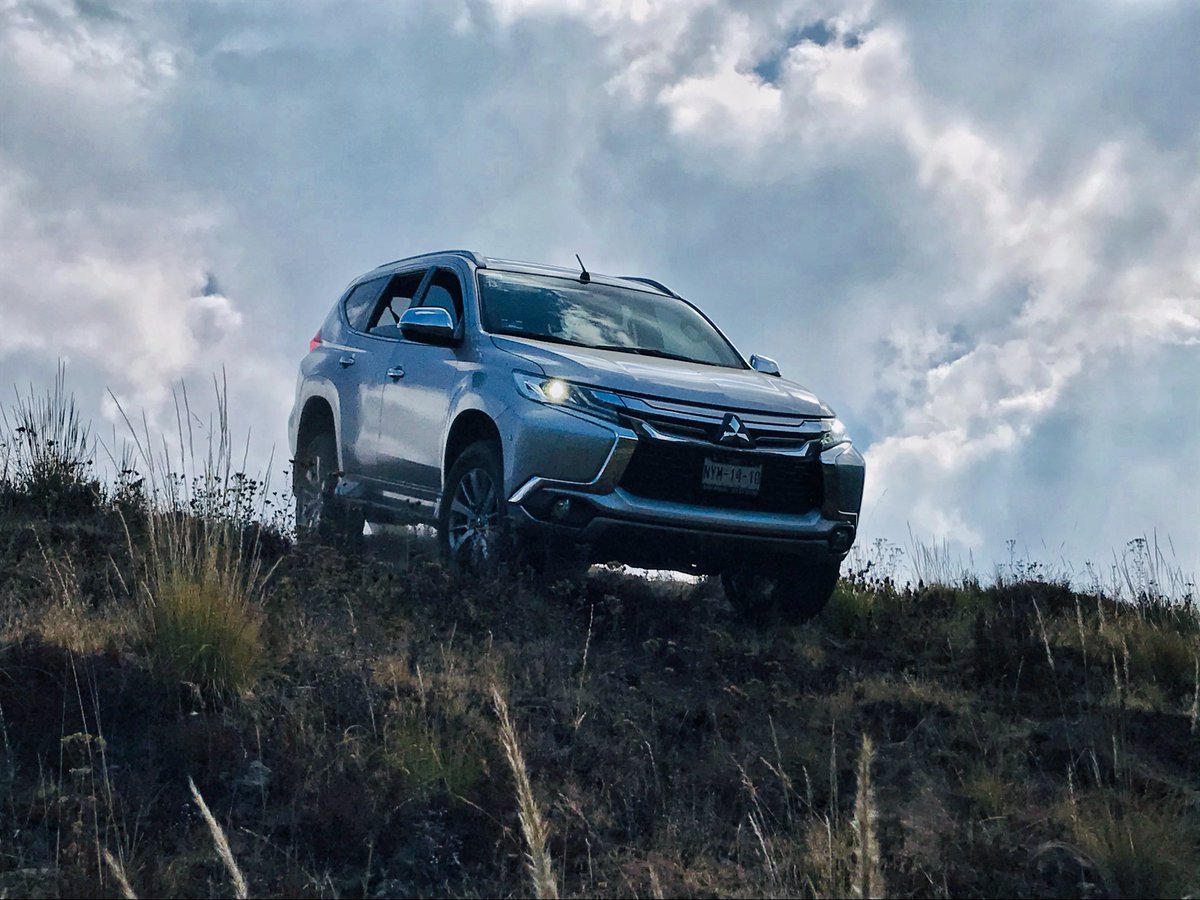 hablamosautos's tweet photo. ¿Cuál se llevarían a la montaña?
Aquí la comparativa entre la Mitsubishi Montero Sport 2019 vs 2020. Ambas igual de capaces en Off road, pero ahora la versión actual cuenta con el famoso #DynamicShield entre otros detalles.
Ustedes....¿con cuál se quedan? 😱🤔
@MitsubishiMex https://t.co/u17P91CLFR