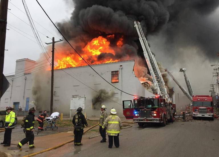 GregRedmondstl's tweet photo. Heavy timber construction ain’t no joke. Took pics day after massive warehouse fire in ⁦@stltoday⁩ ⁦@twitjb⁩ photo 

⁦@Commandsafety⁩ ⁦@DPSSandman⁩ ⁦@lexshady516⁩ ⁦⁦@lou_nautic⁩

@GuillermoRein⁩ thought you might be interested as well https://t.co/cmDmk5rUZf