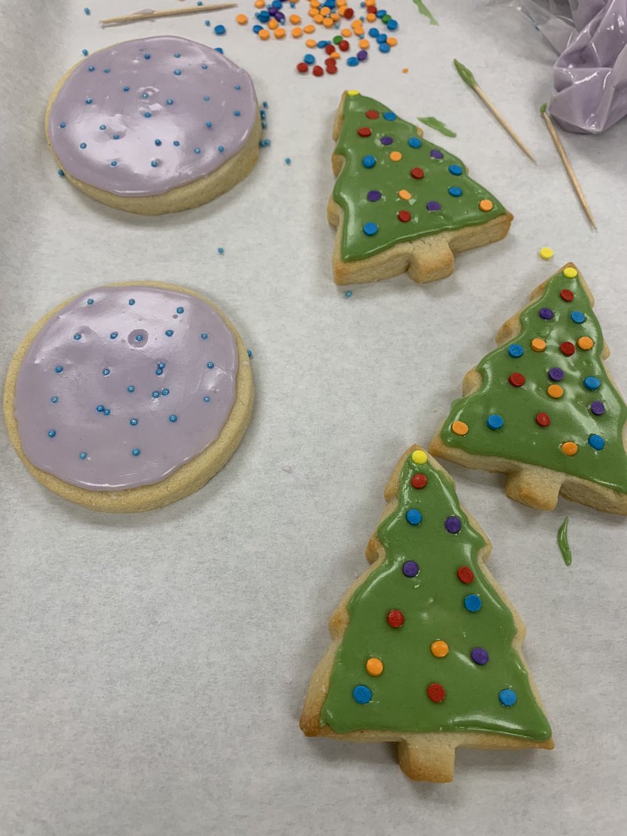 CentennialCuli1's tweet photo. We made pretzels and decorated Christmas sugar cookies! #CoyotePride https://t.co/gJZammFWwK