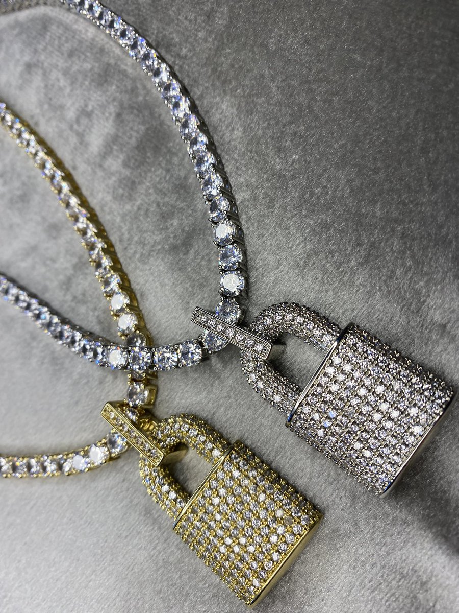 ShathaMua's tweet photo. @DosesWithMal @instagram Come shop with me for the on this luxury jewlery!! We are having a huge sale for new years 💕 https://t.co/1x3hiYde3m https://t.co/yjlaZjcbti