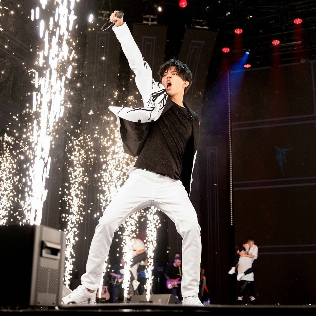 DimashFCBolivia's tweet photo. Hace un año en el Barclays Center NY USA
Reposted @barclayscenter
#dimashdears #DimashKudaibergen #Dears #DimashKudaibergenBolivia #DearsBolivia 🇧🇴 #thebestsingerintheworld #4u #dimashenespañol https://t.co/gslYdTPEyy