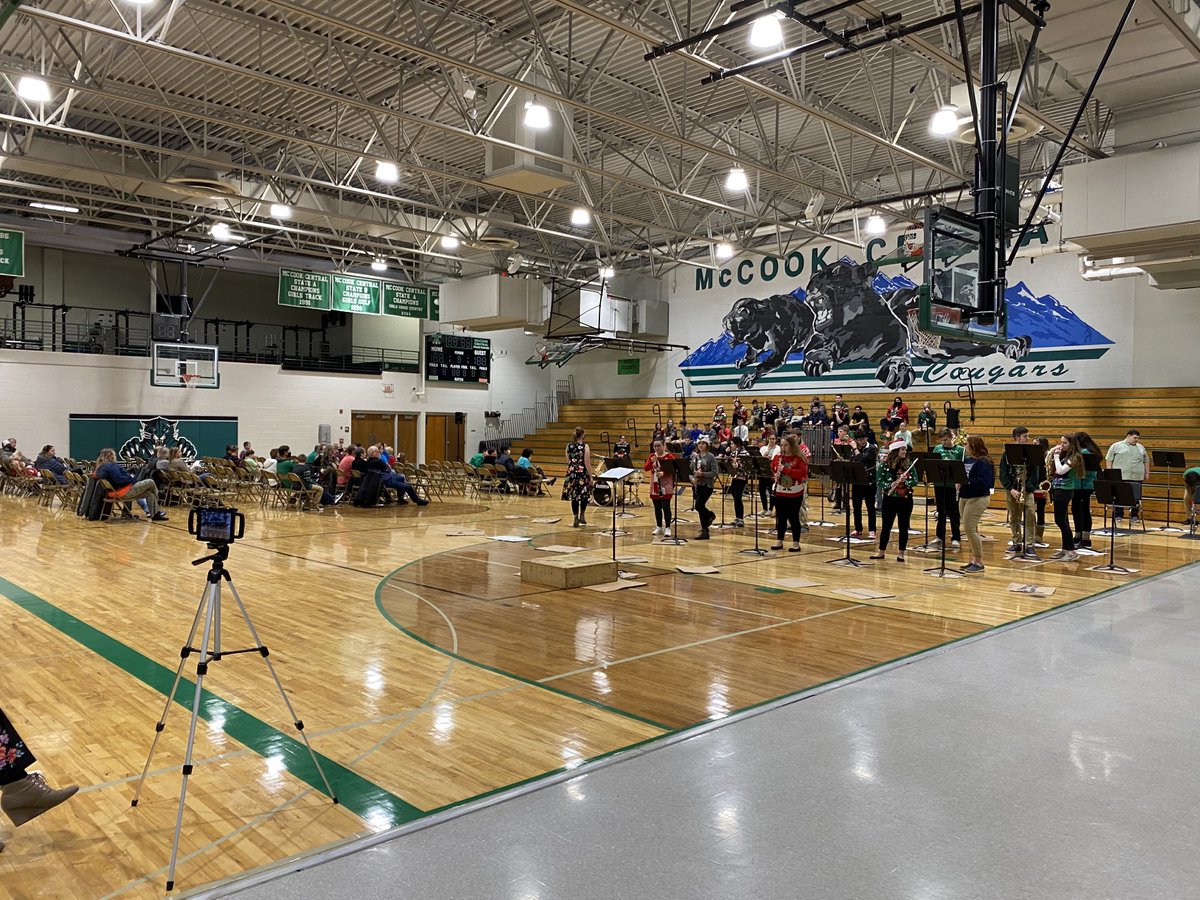 MattAlleySD's tweet photo. High School Band and Choir Winter Concert! #McCookCentral https://t.co/PRqM6xvbPZ