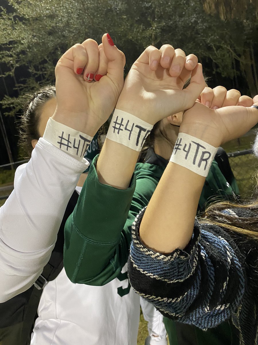 FPCWomensSoccer's tweet image. Play with a purpose.
Our season has a bigger meaning🐶💚 We play for you @jrussell_t. Thank you for always supporting us and leading the way. You are in our hearts. #4RT #BulldogProud #GoDogs #NoExcuses