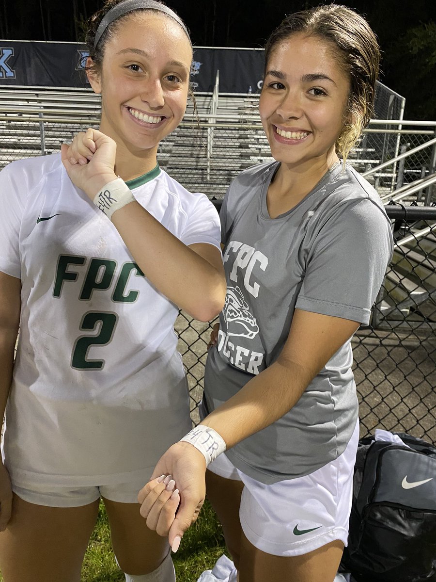 FPCWomensSoccer's tweet image. Play with a purpose.
Our season has a bigger meaning🐶💚 We play for you @jrussell_t. Thank you for always supporting us and leading the way. You are in our hearts. #4RT #BulldogProud #GoDogs #NoExcuses