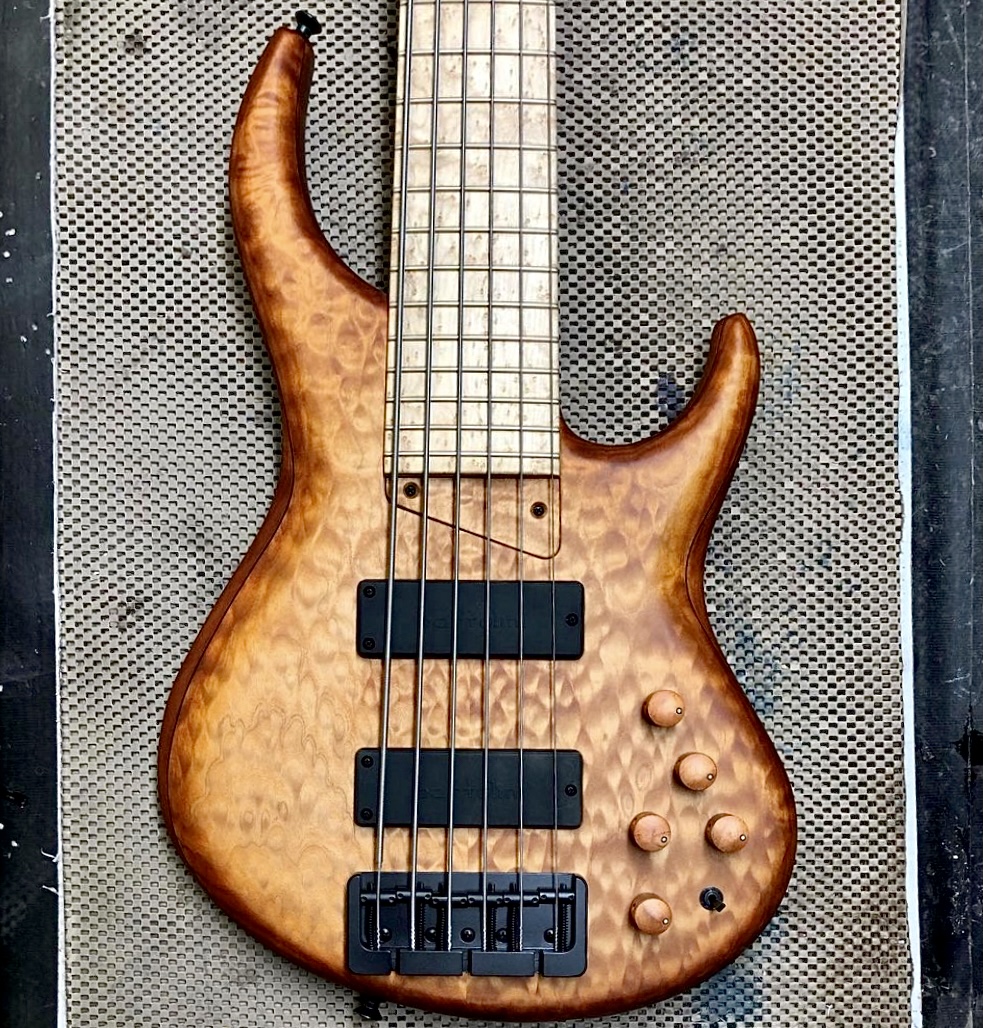 MTDbassUSA's tweet photo. MTD USA @byronleemiller #psychobass 635-24 #bass with an amber quilted maple top, alder body, maple neck & birdseye maple maple fingerboard.
Warm, clear, some punch digging in & sweet treble.
https://t.co/4cccS2tpnl
#mtd4lyfe #michaeltobiasdesign #mtd #MTDBass #bassplayer https://t.co/kXVJDz62Iw