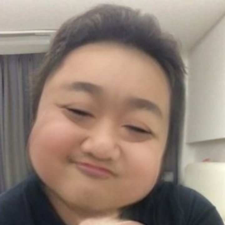 Mosquito_guang's tweet photo. 헐 애들아 이거 돈짤인가봐 나 이 사진 알티하고 큰아빠가 에어팟 사주시고. 아빠가 아이폰 12로 폰 바꿔준대서 내일 바꾸러 가고 엄마가 아이패드 사줘서 지금 뜯는중이야. https://t.co/FmjKZuoVpE