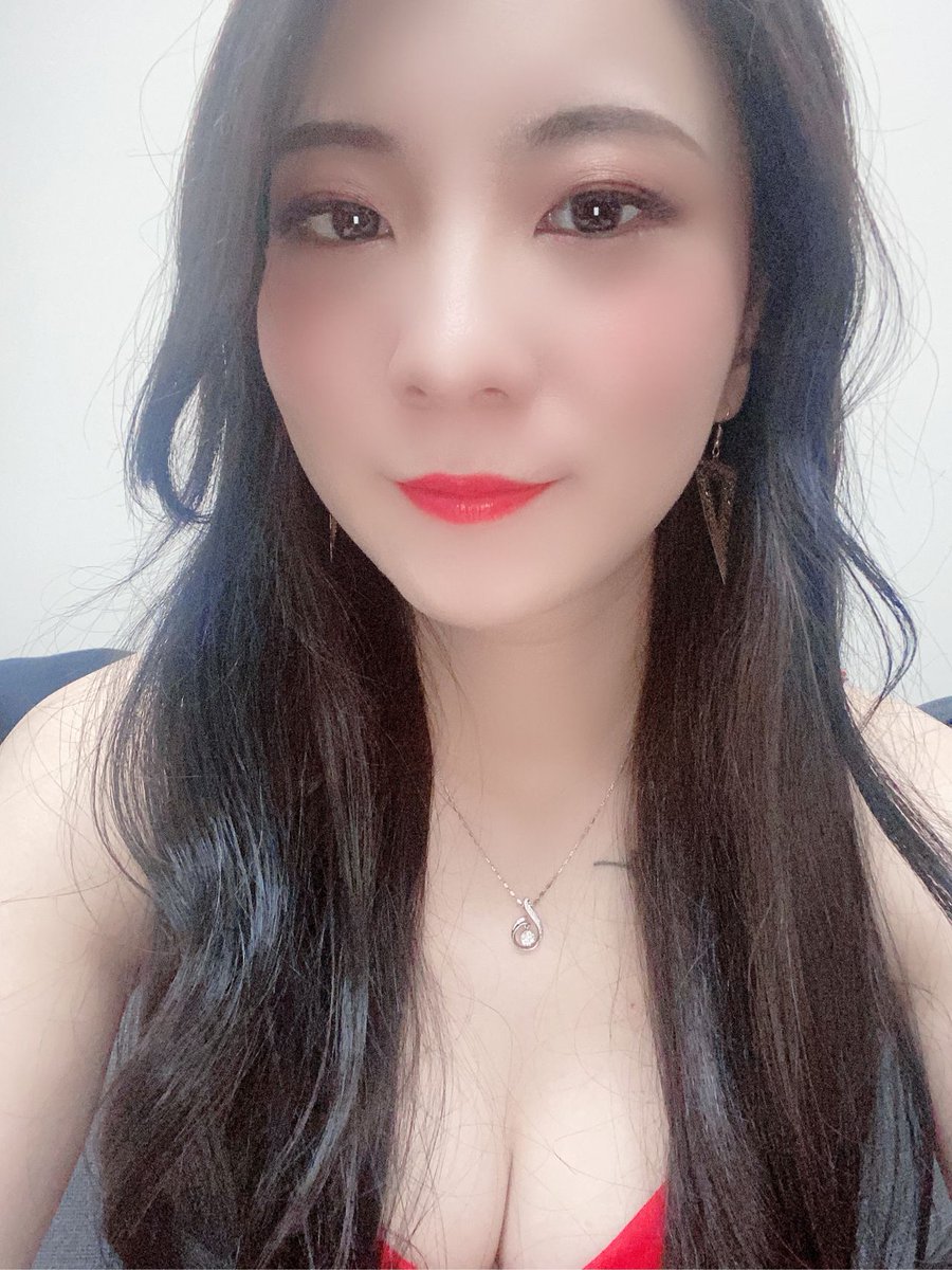 appleyesliveapp's tweet photo. 冬天真的來了耶，美女也需要大家熱情的關心才會覺得心裡暖呼呼喔🥰🥰
又又♥➡快來享受溫暖愛的抱抱~~~~😝
關注免費看📍https://t.co/tAYzUABMw0
下載金幣免費領📍https://t.co/yhHHhp9l9f
#yeslive #girl #taiwan #口罩 #直播 #交友 #抖音 #聊天 #免費 #三上悠亞 #視訊 #AV #sex #愛的抱抱 #又又 https://t.co/E0HkvBhu4a