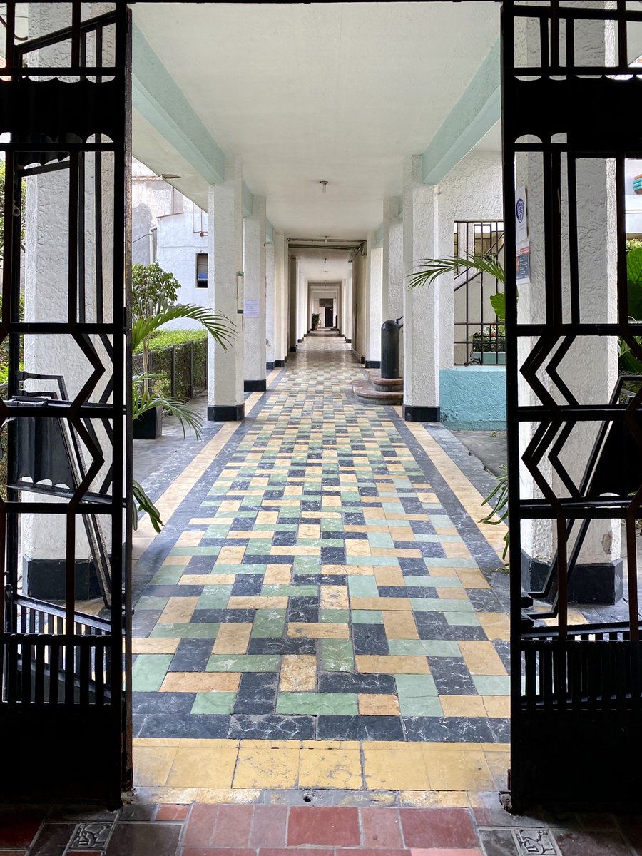 ExaArq's tweet photo. Edificio Martí, por el Arq. Francisco J. Serrano en 1933 en la Colonia Escandón. #ArtDéco https://t.co/WRtYitZZVc