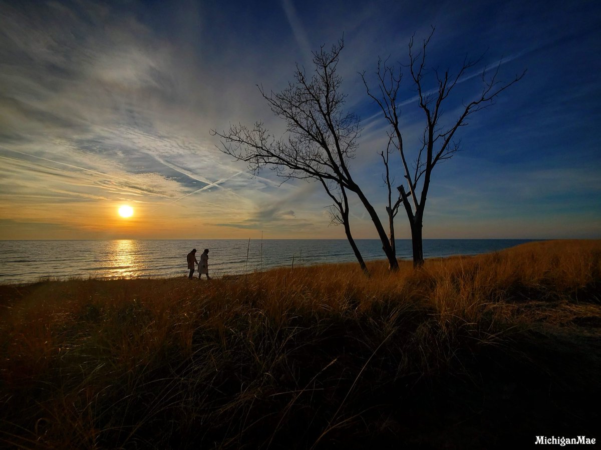 MichiganMae's tweet photo. Hazy Sunset
#lakemichigan #sunset #nature #puremichigan #michiganmae #michigan #muskegonstatepark #mistateparks #onlyinmichigan #naturalmichigan #muskegonbeaches #themittenstate #tree #beach #landscape #people #outline #visitmuskegon #sharevm #sky #sun #lakelove #muskegon https://t.co/W6cfqRMbCw