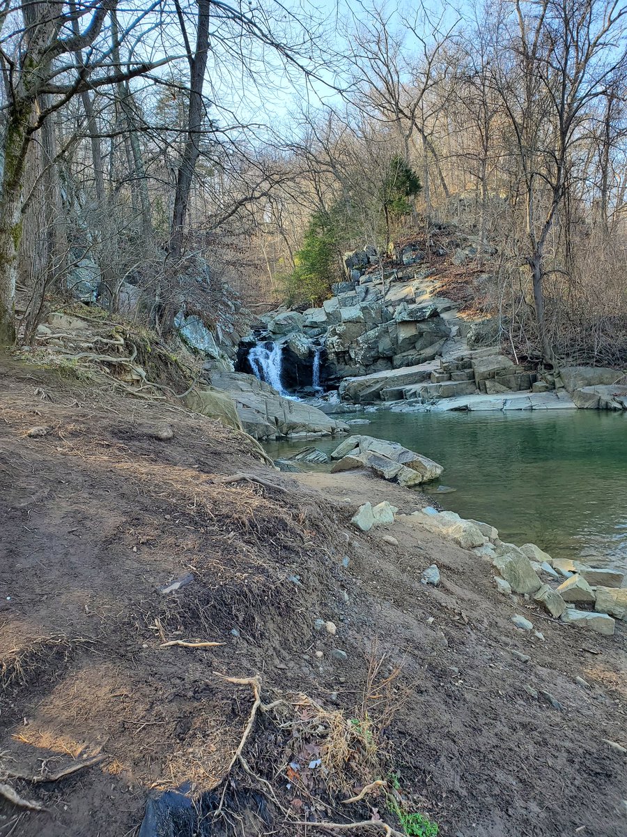 rndsnytravlr's tweet photo. And just like that I'm 3.25 miles from 100... no @MyPeakChallenge flag pics today, but enjoyed the view and got a bit muddy on the way😂😅 @ChesaPeakers @SamHeughan #becauseofMPC #MPC2020 #hikingadventures #scottsrun https://t.co/Aytpvp6Hd7