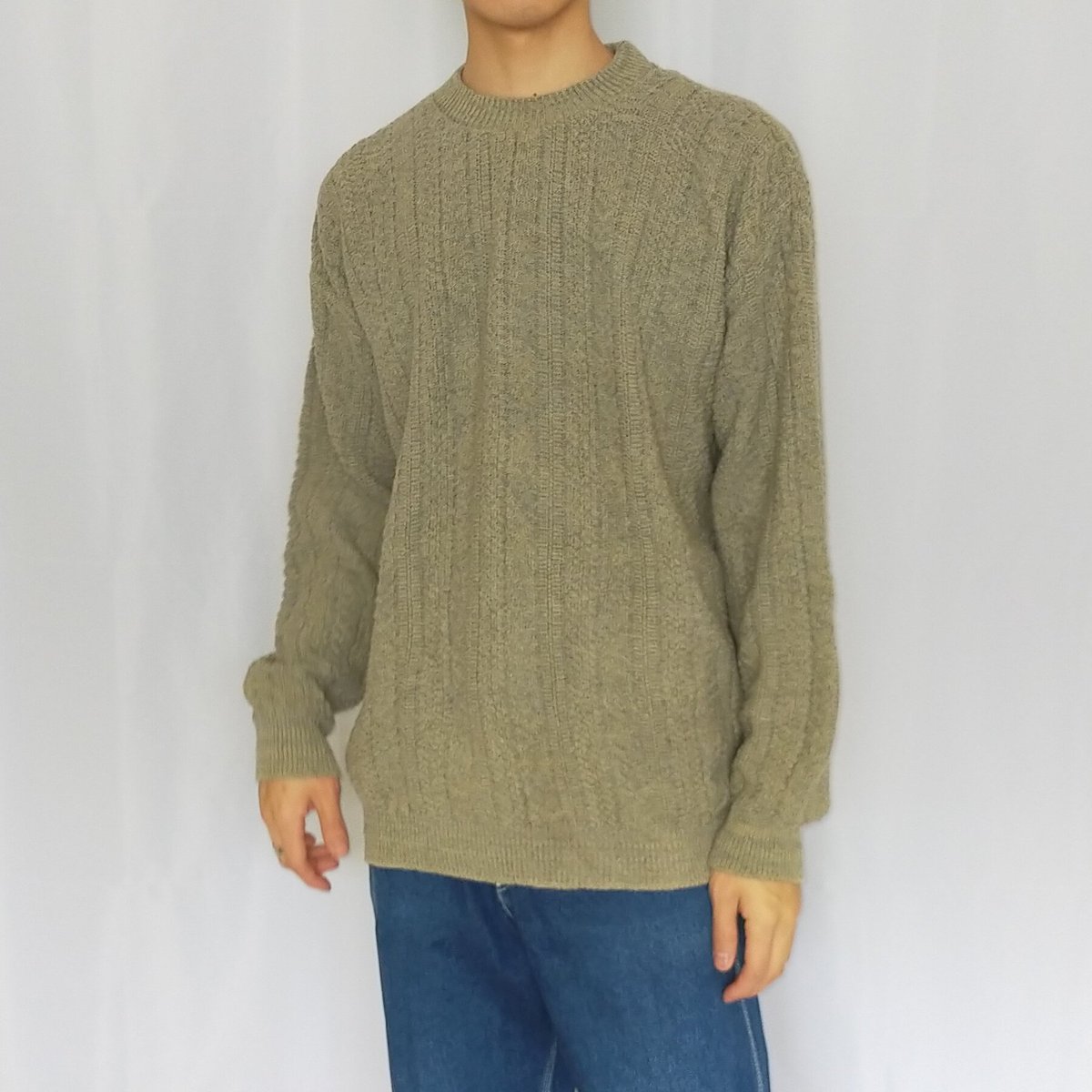 used_Kanade's tweet photo. 【商品紹介】

ウチで取り扱っているセーターも一部紹介☺

シンプルなのは派手なジャケットのインナーとして、柄物のセーターはメイン使いにも☺️👍✨

price ¥1980~2980 https://t.co/rf1vTC7Ell