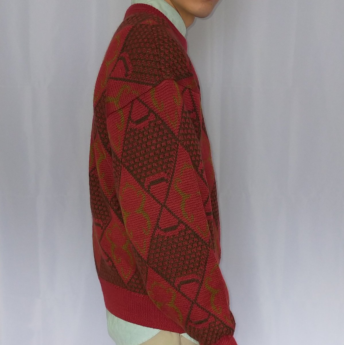 used_Kanade's tweet photo. 【商品紹介】

ウチで取り扱っているセーターも一部紹介☺

シンプルなのは派手なジャケットのインナーとして、柄物のセーターはメイン使いにも☺️👍✨

price ¥1980~2980 https://t.co/rf1vTC7Ell