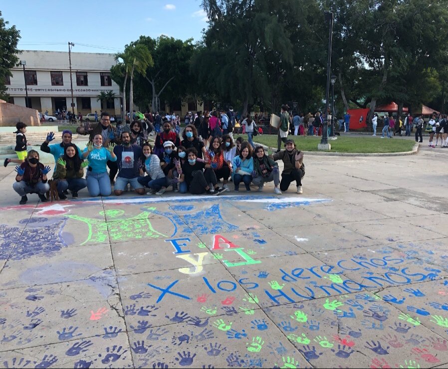 FArtesyletras's tweet photo. Agradecemos a nuestros estudiantes, profesores, colaboradores, niños, adolescentes y personas mayores por participar en las actividades que la Facultad de Artes y Letras llevó a cabo en conmemoración del #DiaDeLosDerechosHumanos 
#Píntatedeazul #Me_siento_FAyL #FAyL #UH #FEU https://t.co/QZOcTKWvIo