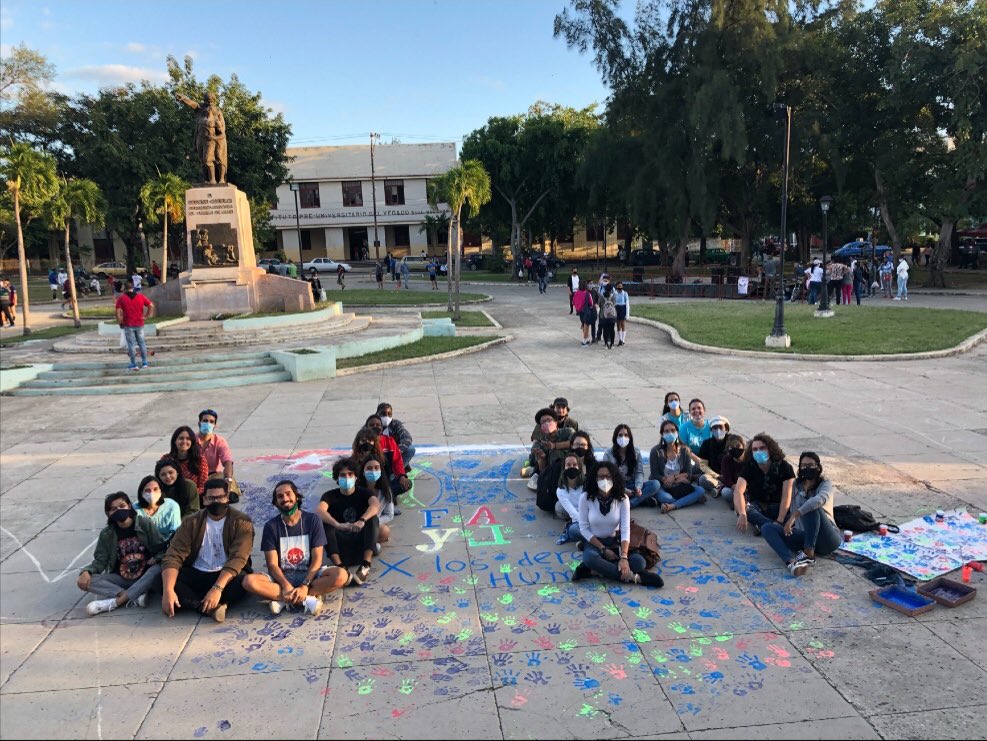 FArtesyletras's tweet photo. Agradecemos a nuestros estudiantes, profesores, colaboradores, niños, adolescentes y personas mayores por participar en las actividades que la Facultad de Artes y Letras llevó a cabo en conmemoración del #DiaDeLosDerechosHumanos 
#Píntatedeazul #Me_siento_FAyL #FAyL #UH #FEU https://t.co/QZOcTKWvIo