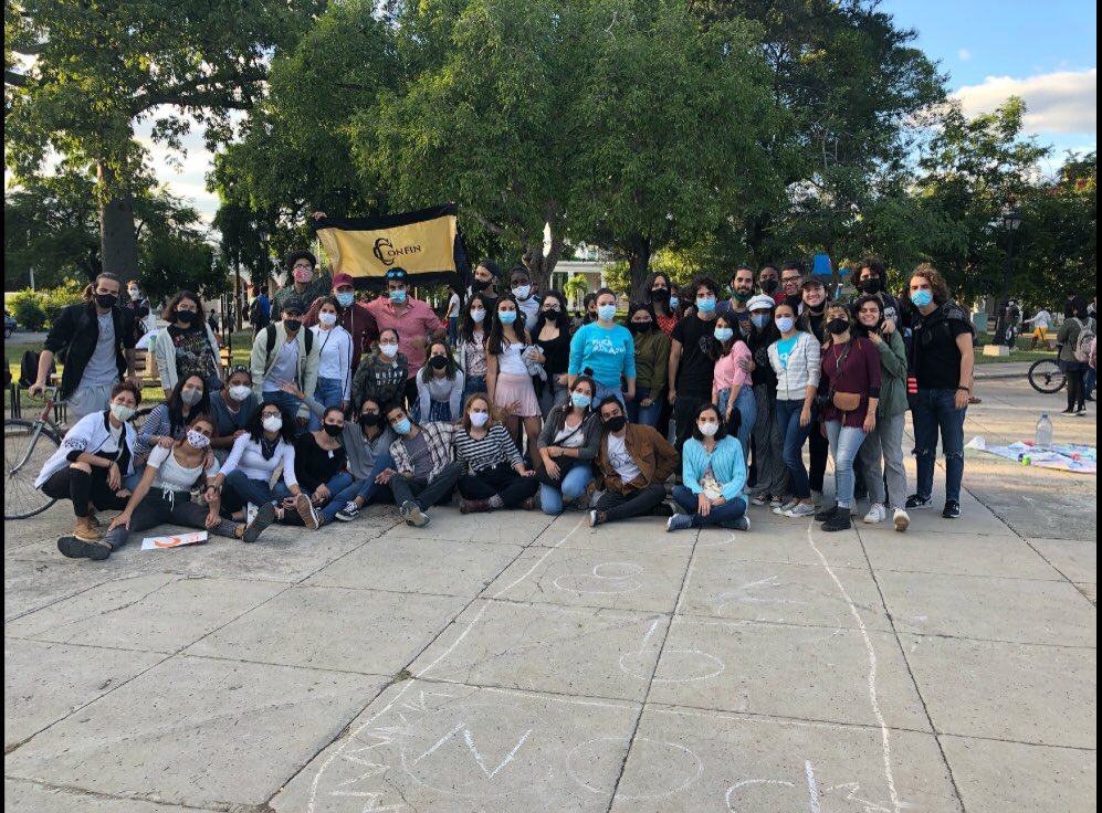 FArtesyletras's tweet photo. Agradecemos a nuestros estudiantes, profesores, colaboradores, niños, adolescentes y personas mayores por participar en las actividades que la Facultad de Artes y Letras llevó a cabo en conmemoración del #DiaDeLosDerechosHumanos 
#Píntatedeazul #Me_siento_FAyL #FAyL #UH #FEU https://t.co/QZOcTKWvIo