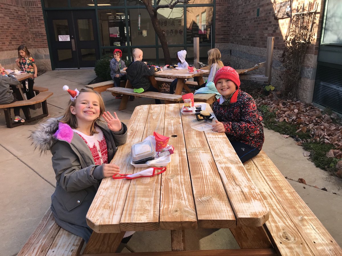 TesonTurtles's tweet photo. A perfect December day for a picnic in the outdoor classroom. This was voted for as a “class compliment celebration”. #winterwinners @ZumWesthoff https://t.co/u0NoOX3UQ9