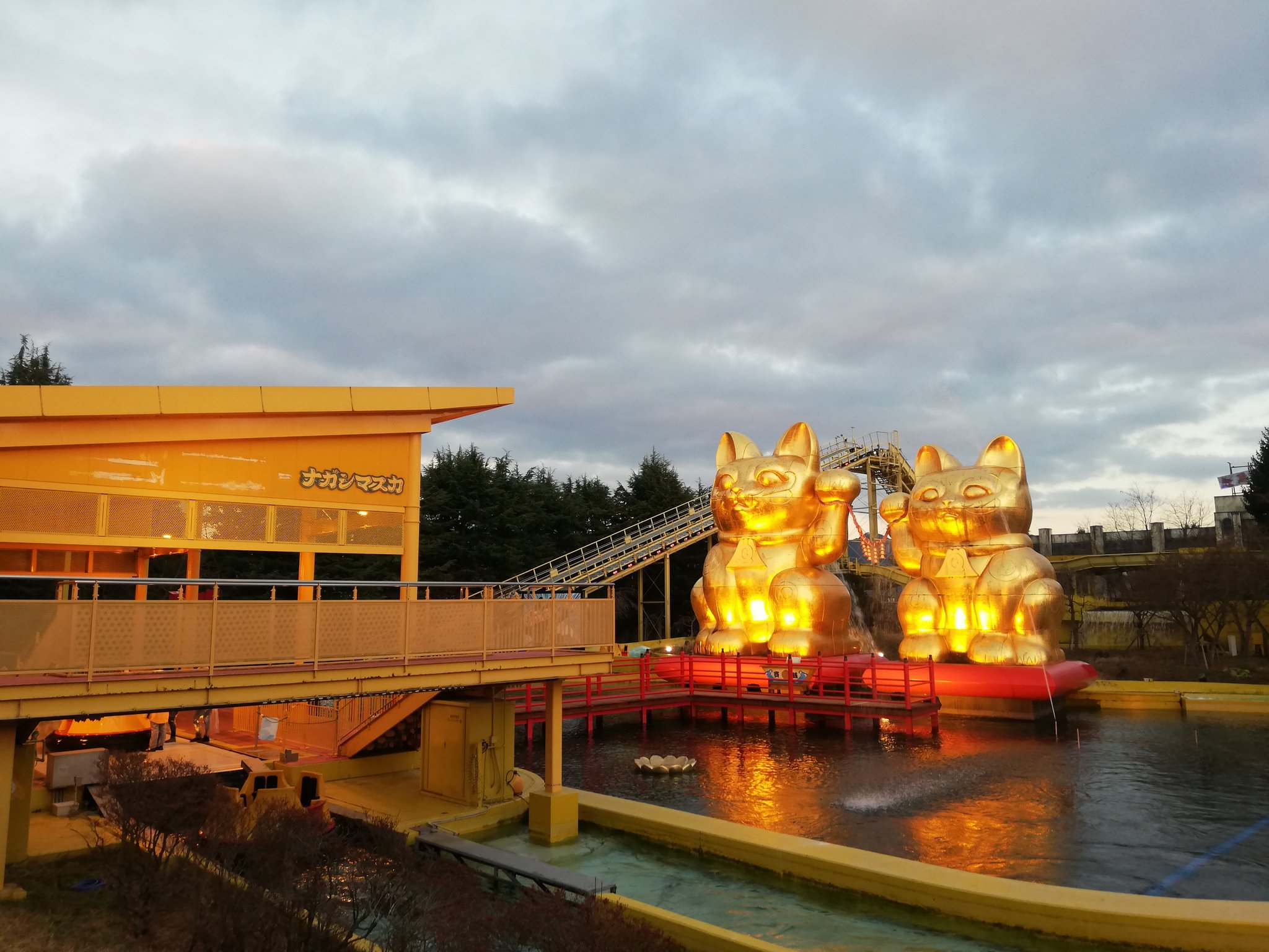 富士急ハイランド 公式 Na Twitteru 風邪予防にボディドライヤー 冬でもナガシマスカでびしょ濡れになりたい なんてそこの貴方 ぜひぜひ入口のボディドライヤーをご利用ください 濡れた身体や服を乾かして 風邪を予防しましょう 約3分300円