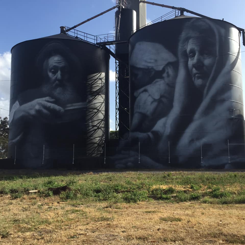 my friend debbie, who i went to school with, recently went to the silo art trail. and i think she went on a bit of a wine trail too lol. so i will post some of the photos she took
