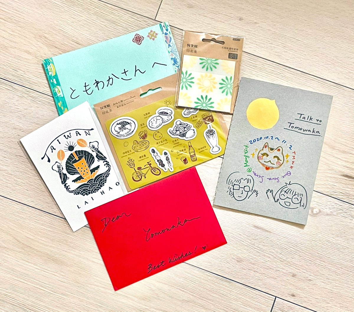 台湾のmangasickさんから荷物が届きました✨?
お手紙と、個展に設置いただいてたメッセージノート?日本語で書いてくれてたりすごい…カムカム描いてうれしい?翻訳機に頼りつつじっくり読みます…!
遅くなりましたが、台湾個展ありがとうございました!今度は自分も台湾へ行きたい?? 