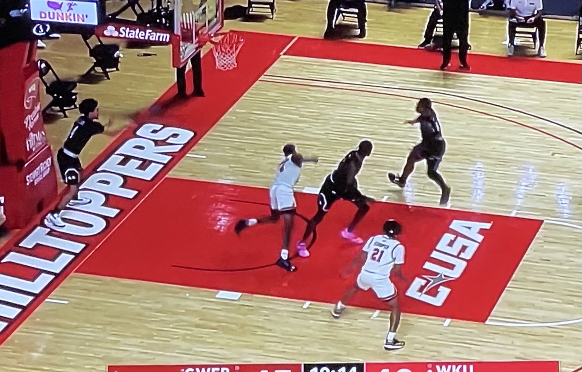 HealeyPsa's tweet photo. I spy three #PSAalums!  Such a great game guys!! https://t.co/qRlhFxRhgz