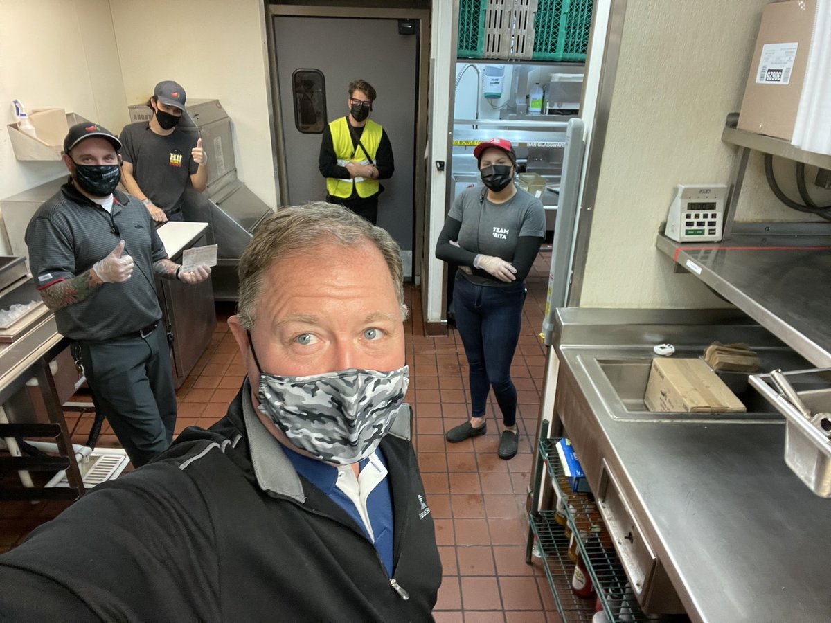 EdPowers_SD's tweet photo. Team Oceanside rocking a 6% PTD To Go GWAP! Great job working the chit and getting the orders right! #ChilisToGo https://t.co/ng3Z2mDsuQ