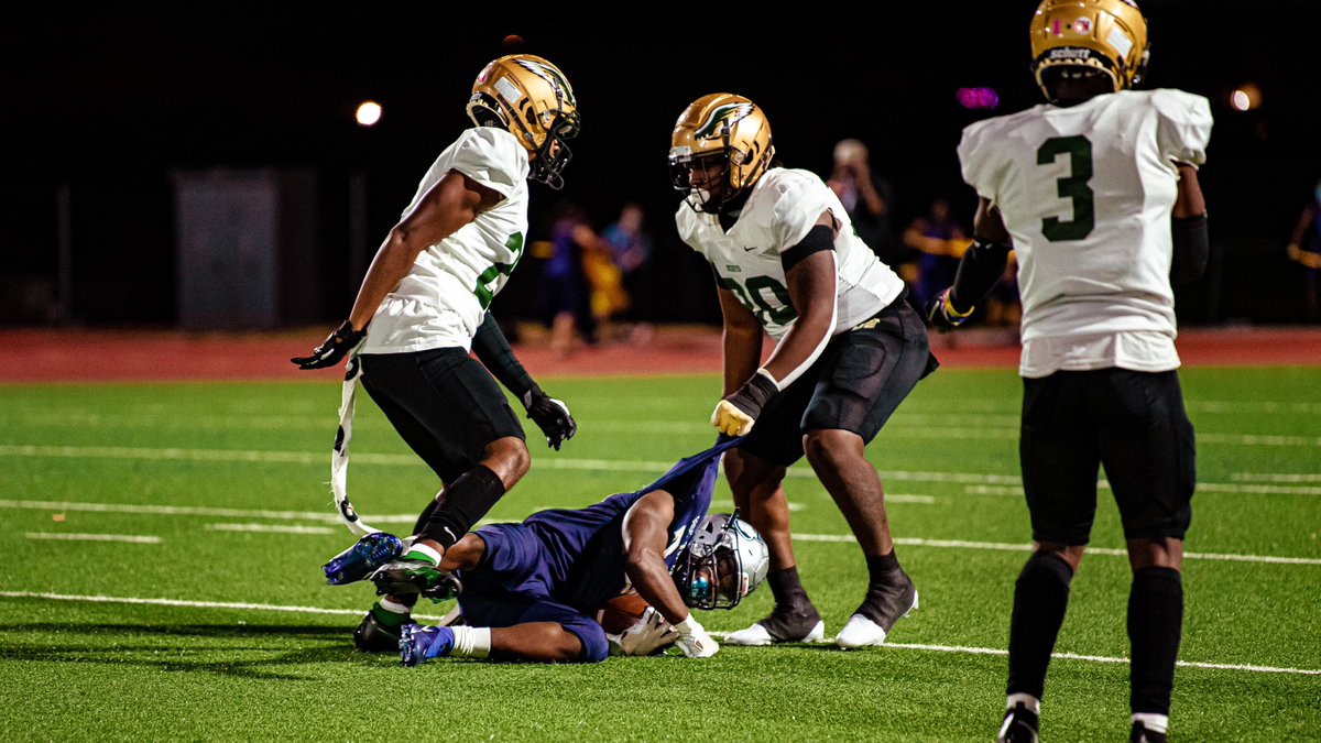 FootballDesoto's tweet photo. ⏳: Beginning of 3rd Quarter

🦅: DeSoto = 37
🐺: @ShoeWolfPack = 10

#BeatShoemaker | #DesotoU | #ShoeMakaWhat ❓ https://t.co/XEfYtOQUow