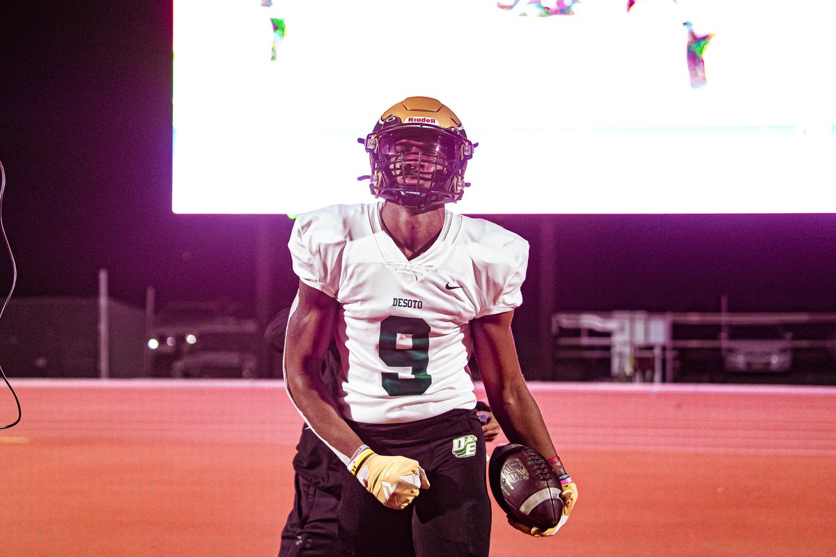FootballDesoto's tweet photo. ⏳: Beginning of 3rd Quarter

🦅: DeSoto = 37
🐺: @ShoeWolfPack = 10

#BeatShoemaker | #DesotoU | #ShoeMakaWhat ❓ https://t.co/XEfYtOQUow