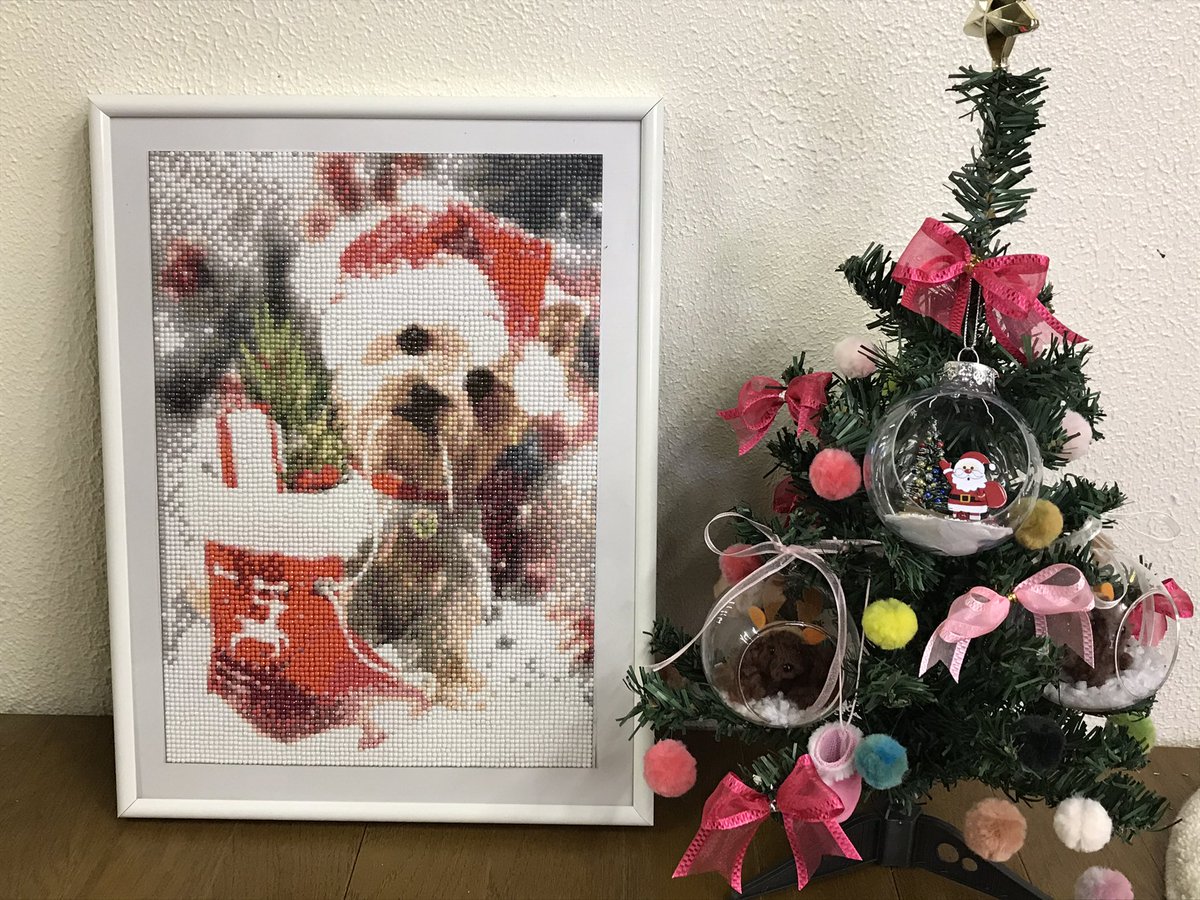 chiko_choko1's tweet photo. X'masのジーンズですねぇ〜
コロナ禍で沈みがちな気持ちにワクワク感が戻ってきました。
只今、はまっているダイアモンドアートが仕上がりました。 https://t.co/FBdNSM5aZD